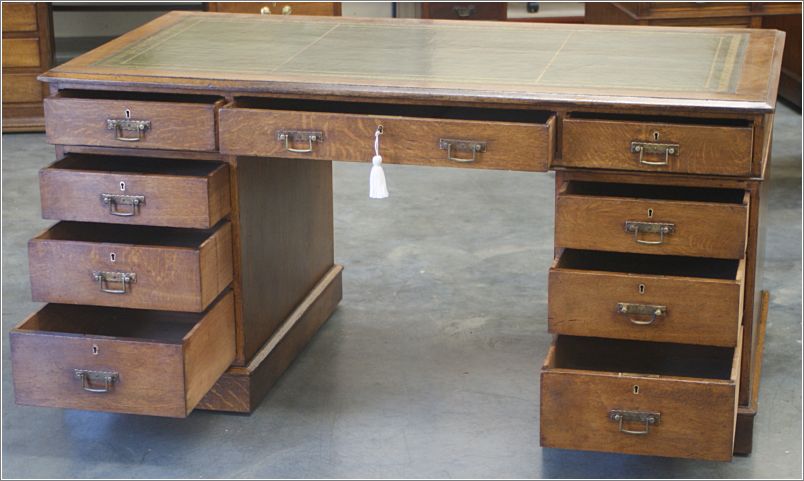 2079 Antique Oak Arts & Crafts Pedestal Desk Nine Drawers